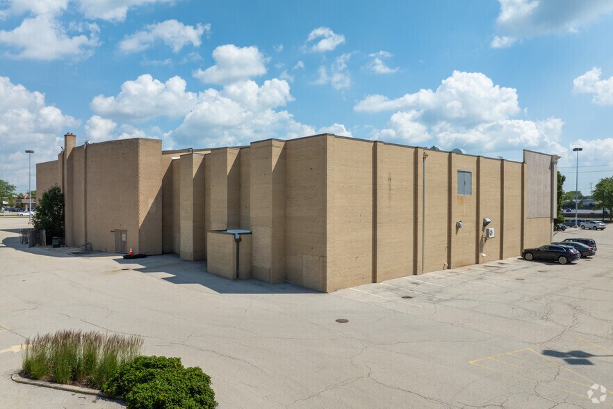 9210 N Milwaukee Ave, Niles, IL à vendre - Photo de l’immeuble – Image 3 sur 4