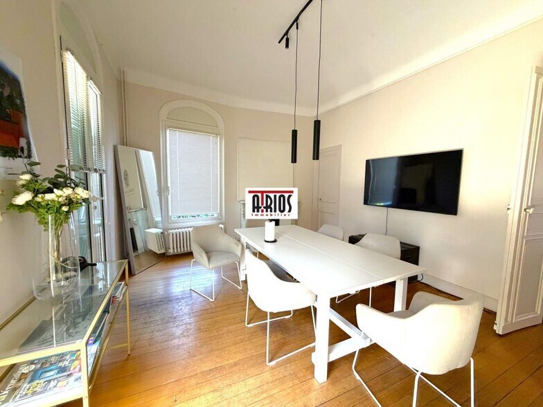 Bureau dans Hyeres à louer - Photo de l’immeuble – Image 2 sur 20