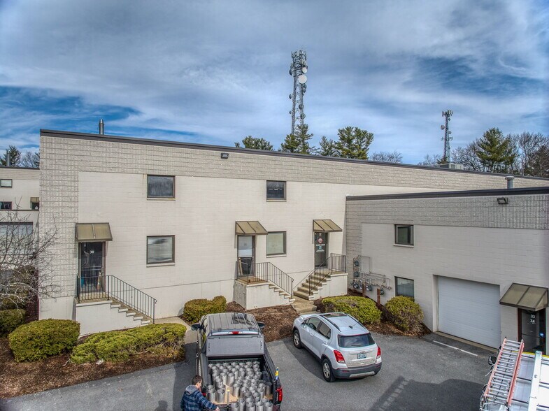 Industrial Condos portefeuille de 2 biens à vendre sur LoopNet.fr - Photo de l’immeuble – Image 2 sur 32