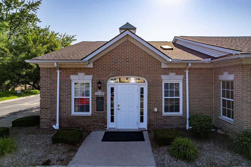 2522 S Rochester Rd, Rochester Hills, MI à vendre - Photo de l’immeuble – Image 3 sur 24