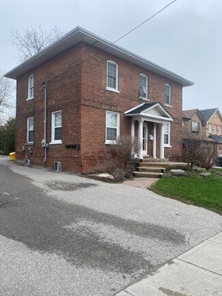 Plus de détails pour 102 Queen St, Bowmanville, ON - Logement à vendre