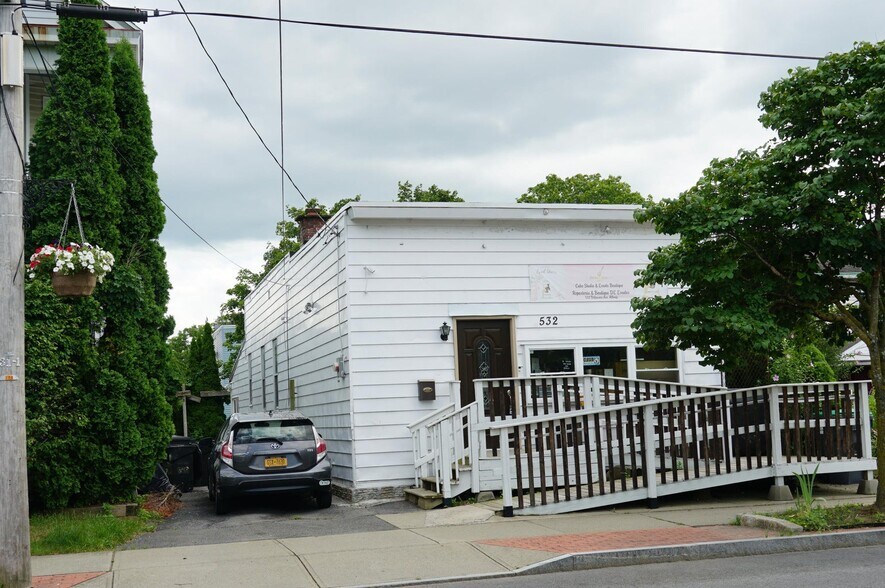 532 Delaware Ave, Albany, NY à vendre - Photo principale – Image 1 sur 8
