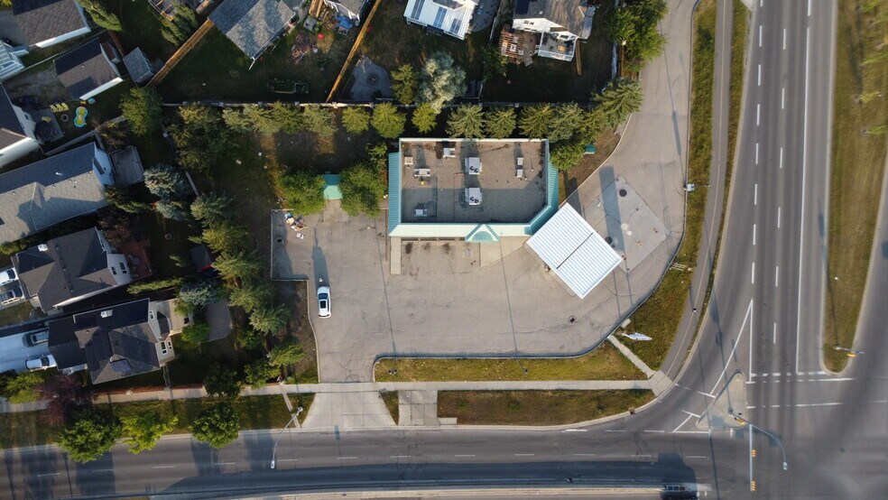 16311 6th St SW, Calgary, AB à vendre - Photo de l’immeuble – Image 3 sur 7