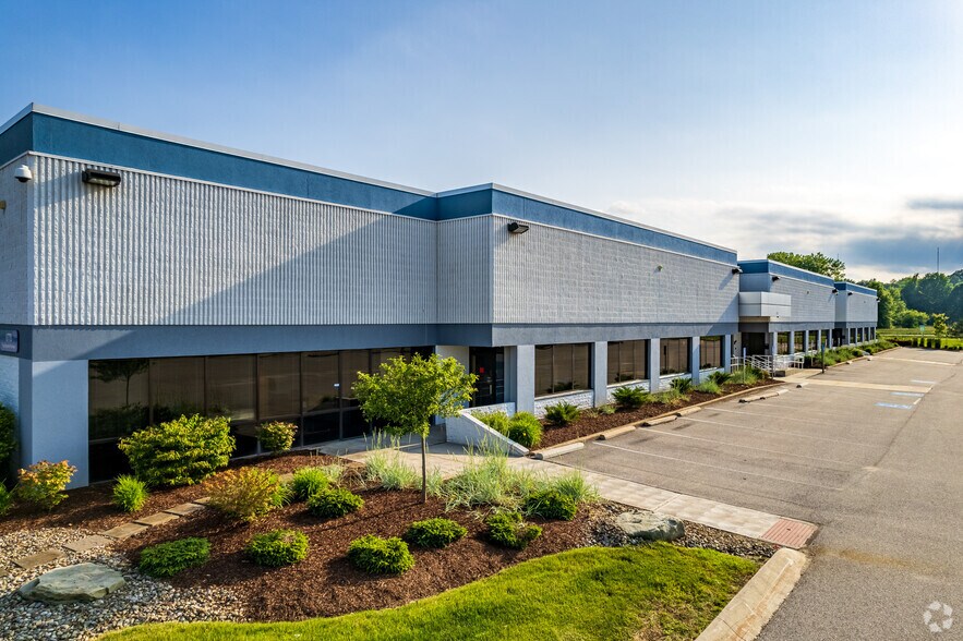 6770 Southpointe Pky, Brecksville, OH à louer - Photo de l’immeuble – Image 2 sur 11