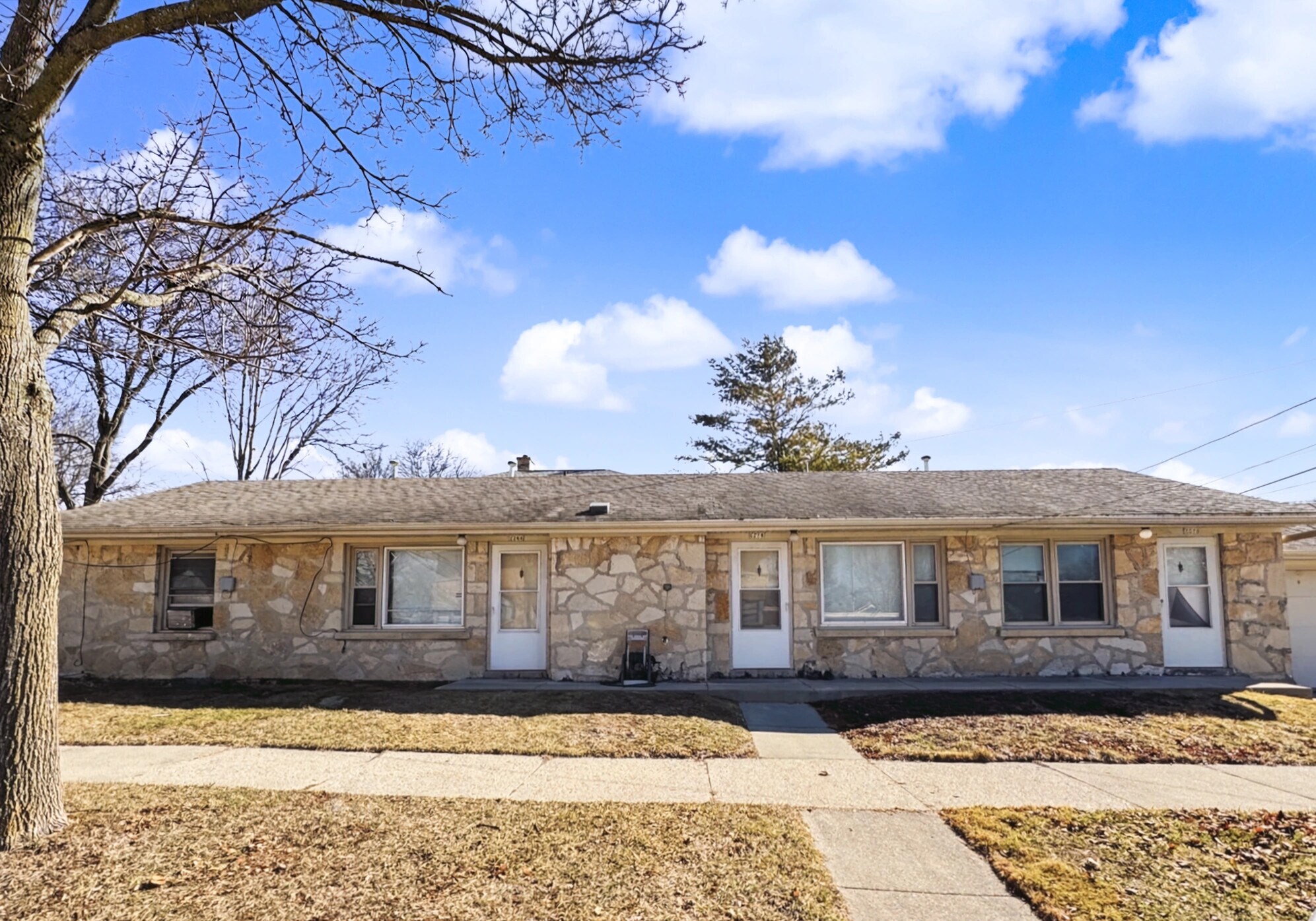 2276 N 94th St, Wauwatosa, WI à vendre Photo principale– Image 1 sur 11