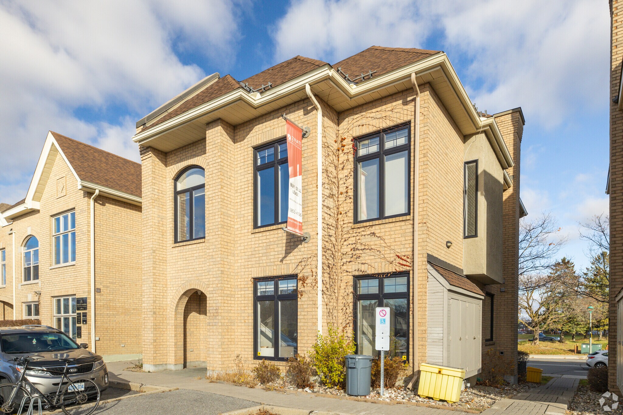 92 Centrepointe Dr, Ottawa, ON à louer Photo principale– Image 1 sur 22