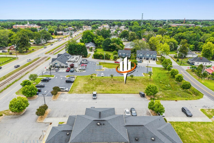 305 N Main St, Simpsonville, SC à louer - Photo de l’immeuble – Image 3 sur 11