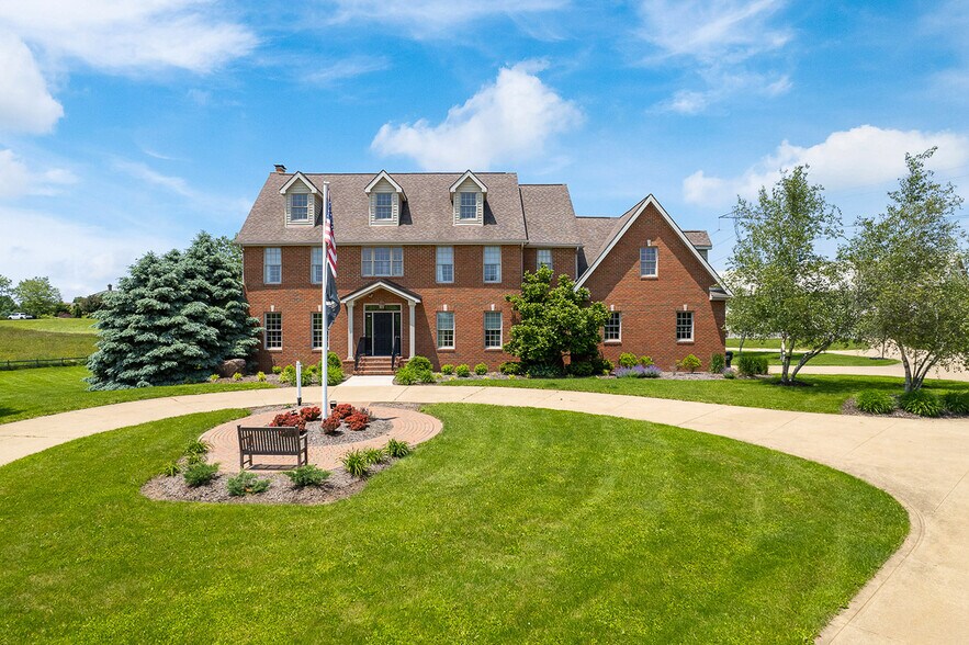 5495 Meese Rd NE, Louisville, OH à vendre - Photo principale – Image 1 sur 49