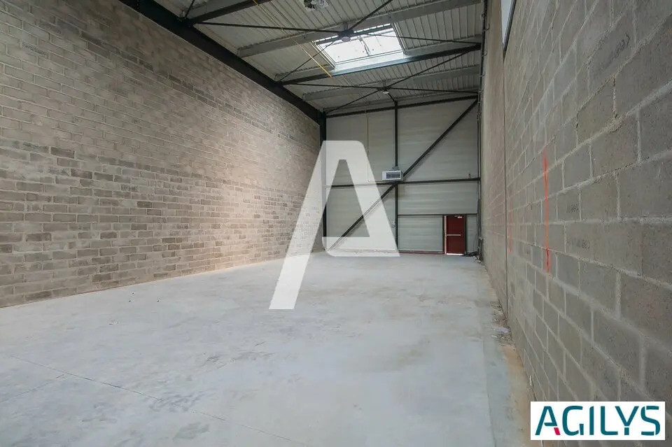 Local d’activités dans Saint-Pierre-du-Perray à louer Photo intérieure– Image 1 sur 8