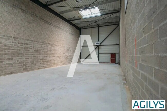 Plus de détails pour Local d'activités à louer