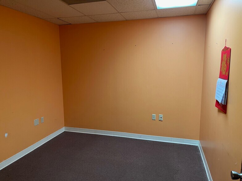 1712 E Hamilton Rd, Bloomington, IL à louer - Photo de l’immeuble – Image 3 sur 8