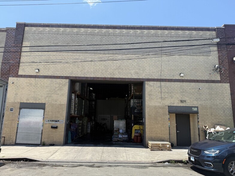 529 Bryant Ave, Bronx, NY à louer - Photo de l’immeuble – Image 2 sur 9
