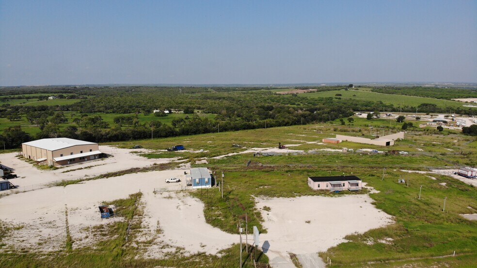 8730 S Highway 181, Kenedy, TX à louer - Photo de l’immeuble – Image 2 sur 19