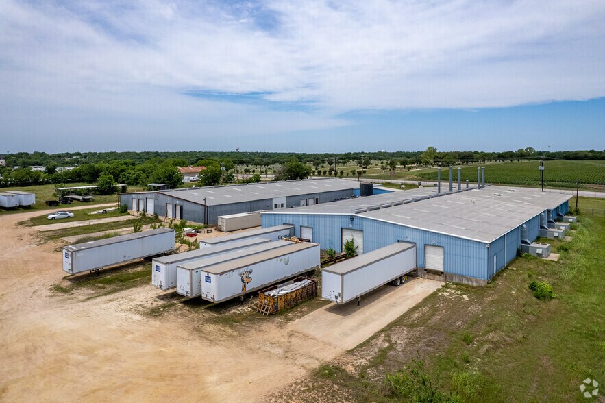 1200 E 4th, Taylor, TX à vendre - Photo de l’immeuble – Image 3 sur 7