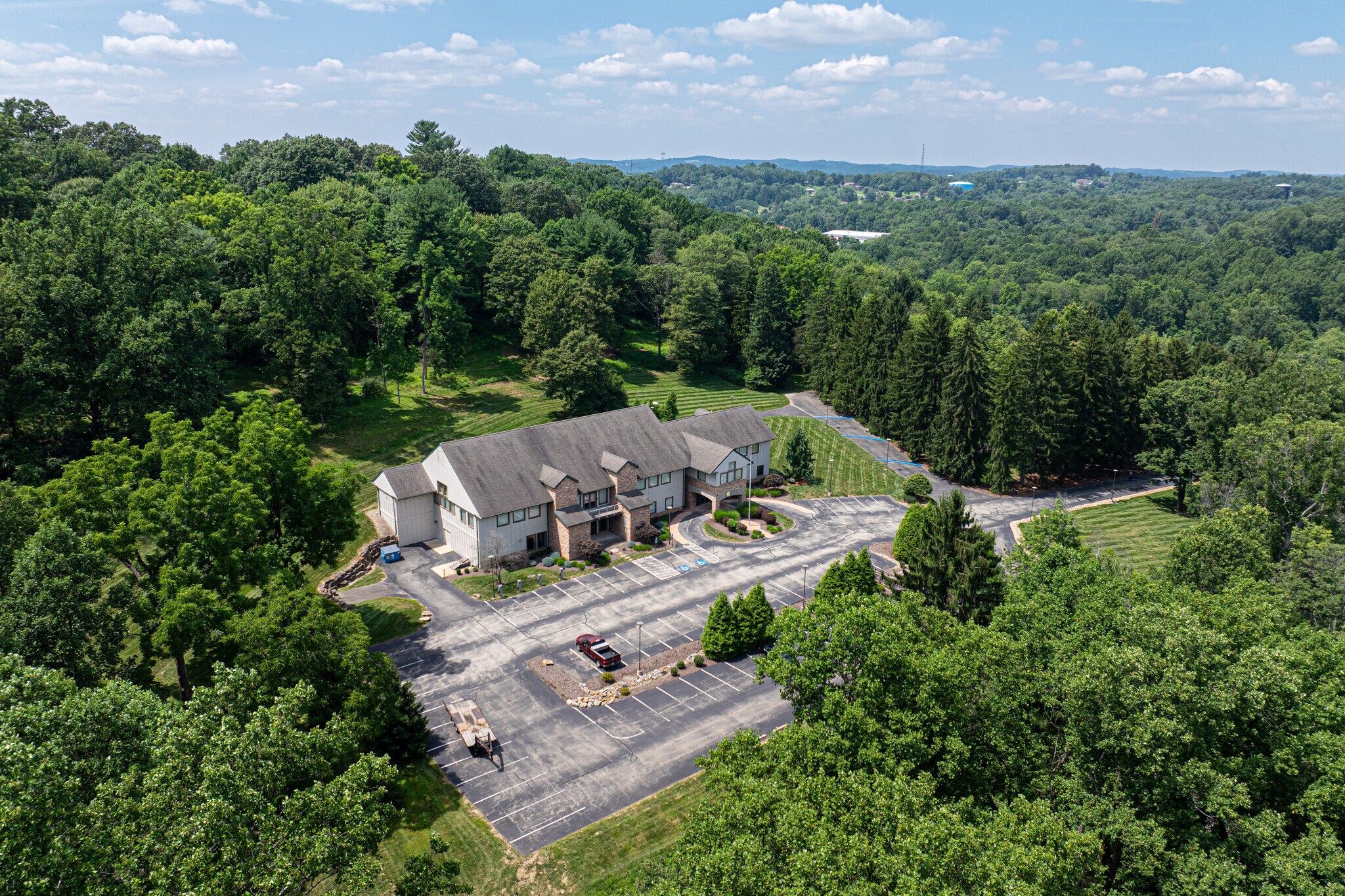 220 Megawatt Ln, Greensburg, PA à vendre Photo principale– Image 1 sur 25