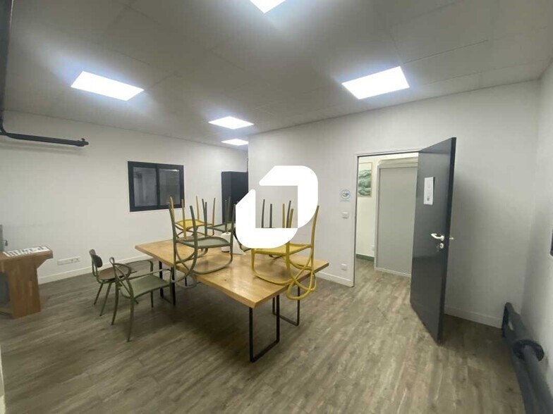 Local d'activités dans Osny à vendre - Photo intérieure – Image 2 sur 18