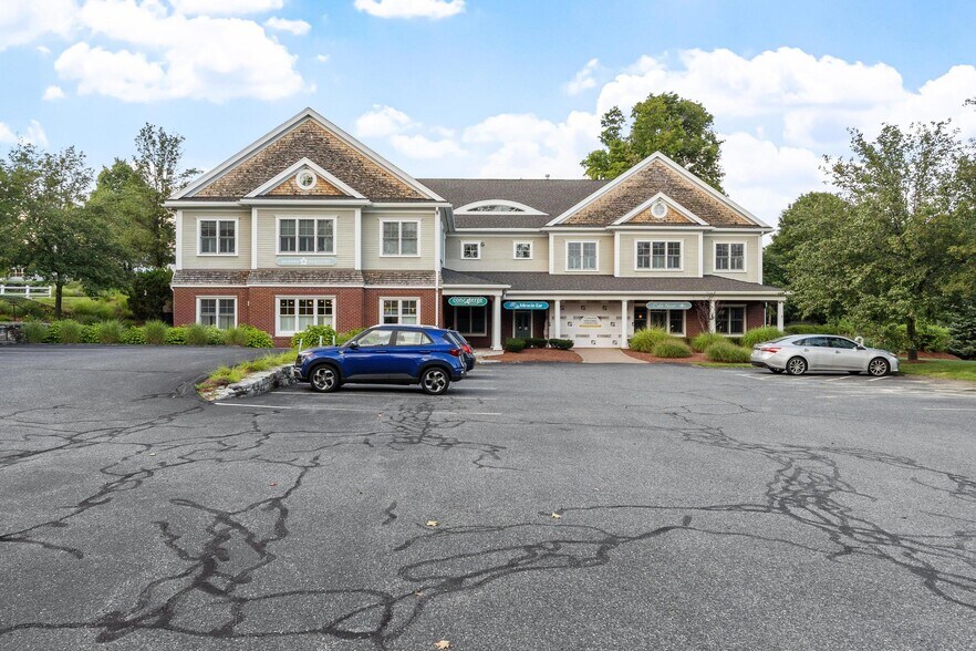 307 Grafton St, Shrewsbury, MA à louer - Photo de l’immeuble – Image 3 sur 22
