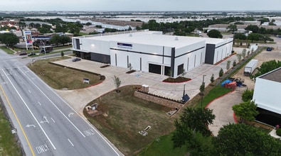 2322 N State Highway 360, Grand Prairie, TX à vendre Photo de l’immeuble– Image 1 sur 3