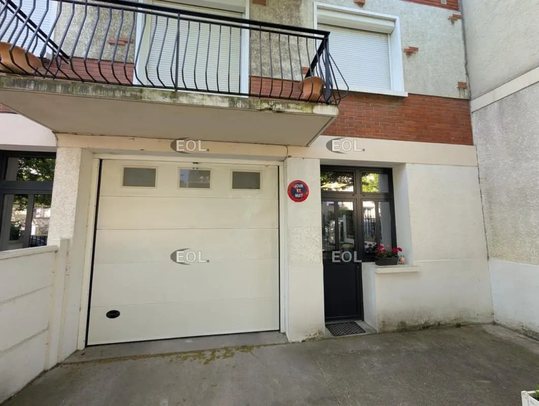 Local d'activités dans Vitry-sur-Seine à vendre Photo de l’immeuble– Image 1 sur 14