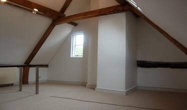 121-124 High St, Marlborough à louer Photo intérieure– Image 1 sur 2