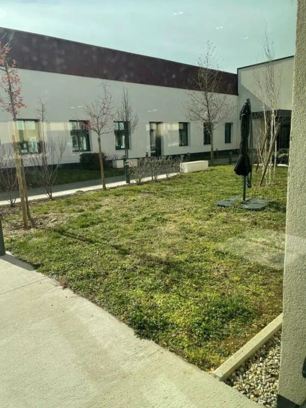 Local d’activités dans Vénissieux à louer Photo principale– Image 1 sur 21