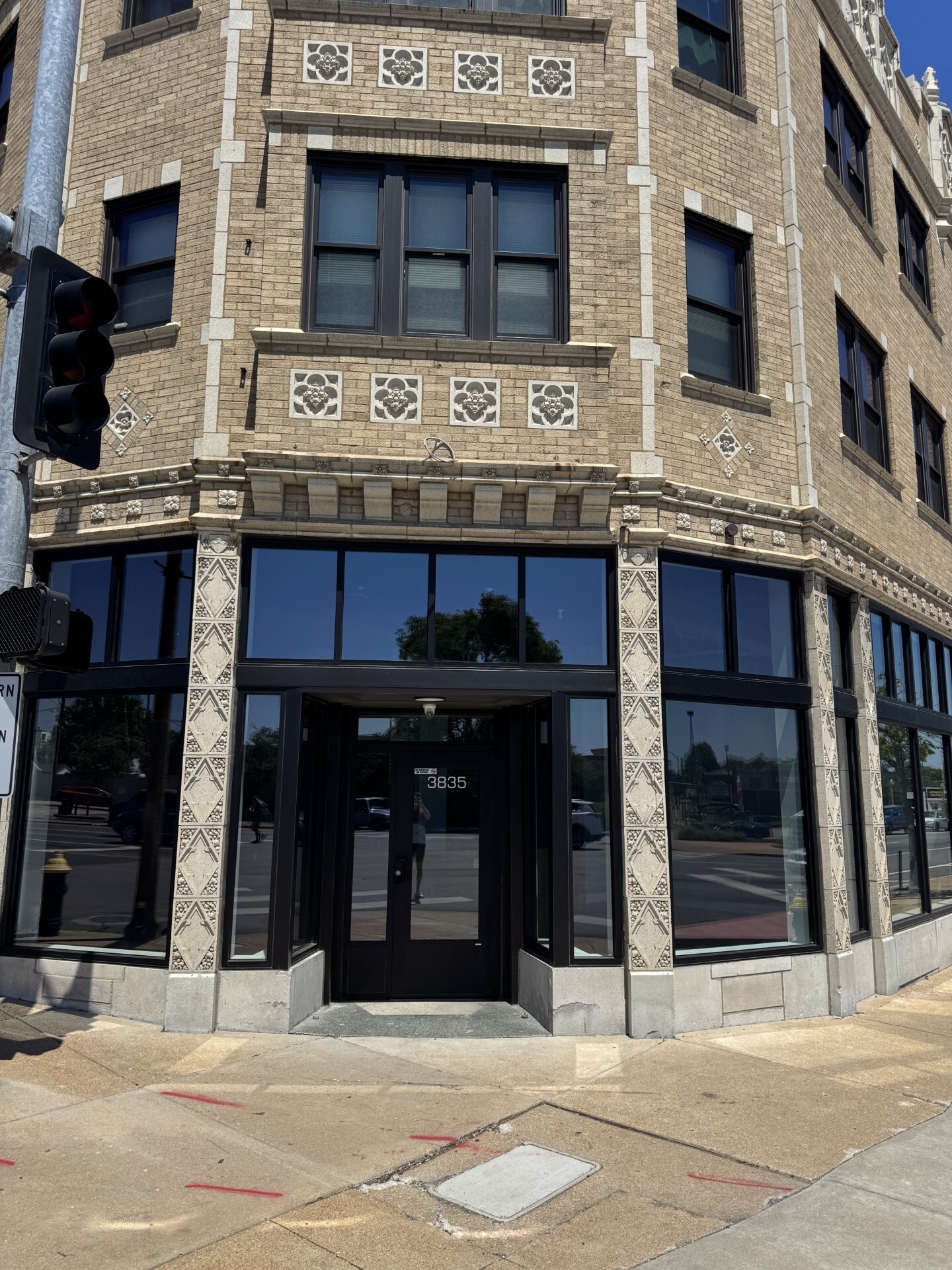 3835 S Kingshighway Blvd, Saint Louis, MO à louer Photo principale– Image 1 sur 4