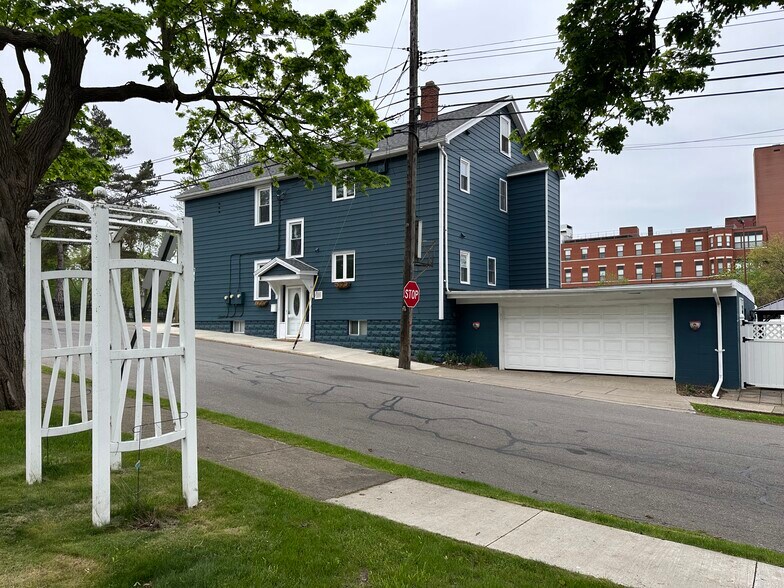 856 Ridge Rd, Lackawanna, NY à vendre - Photo de l’immeuble – Image 2 sur 28