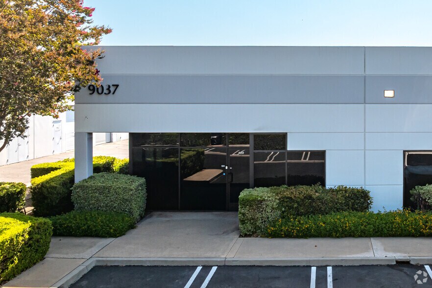 9037 Arrow Route, Rancho Cucamonga, CA à vendre - Photo de l’immeuble – Image 3 sur 4