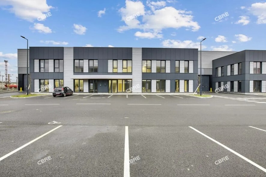 Bureau dans Le Bourget à louer - Photo de l’immeuble – Image 3 sur 17