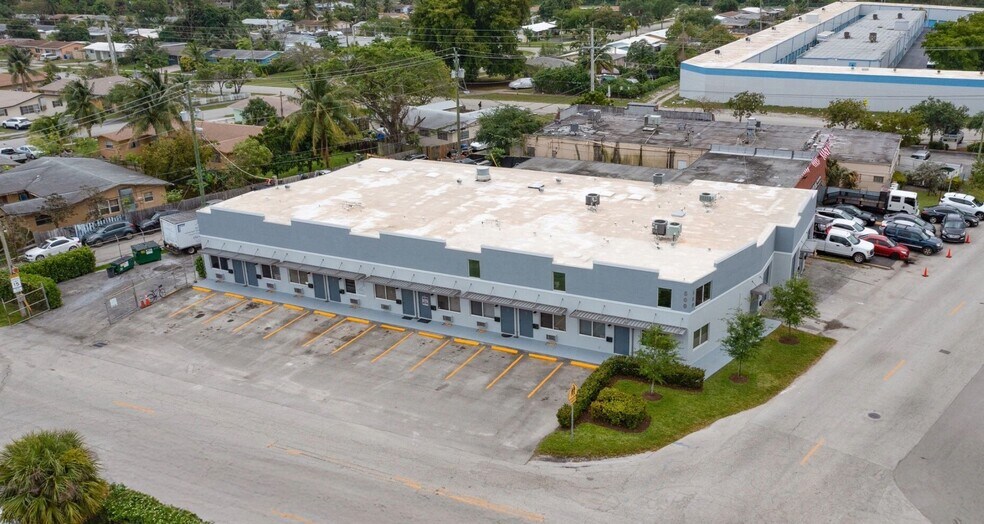 500 NE 25th St, Pompano Beach, FL à louer - Photo de l’immeuble – Image 1 sur 39