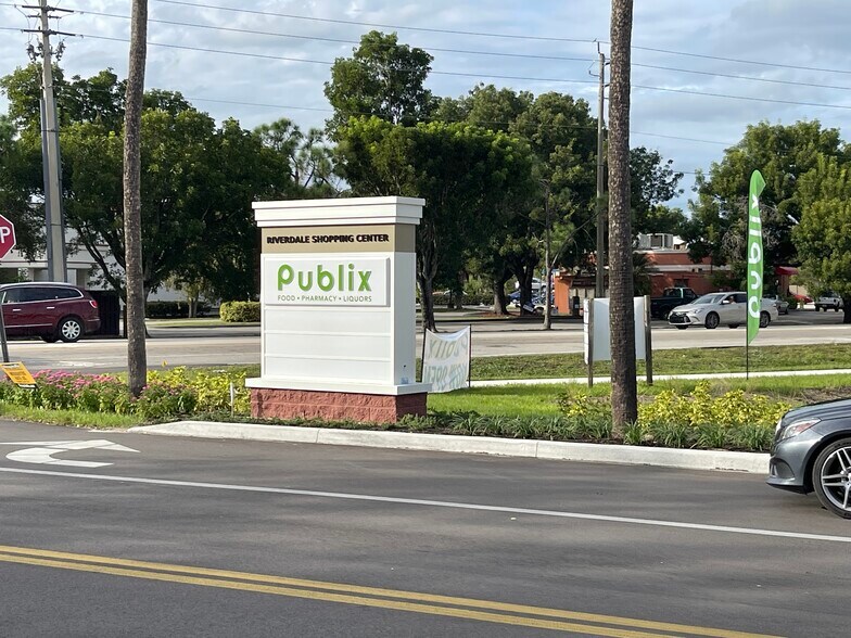 14561 Palm Beach Blvd, Fort Myers, FL à louer - Photo de l’immeuble – Image 3 sur 11
