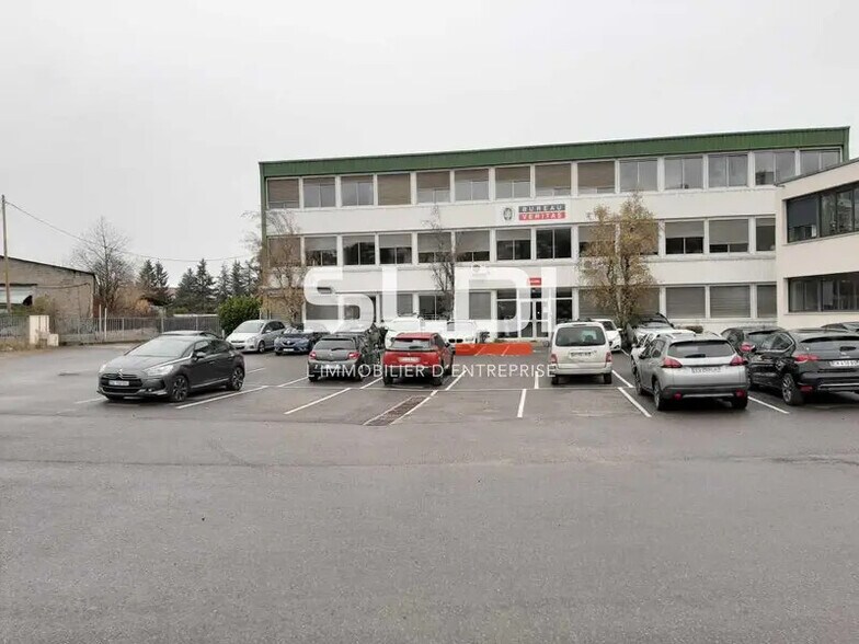 Local d’activités dans Villars à louer - Photo de l’immeuble – Image 1 sur 9