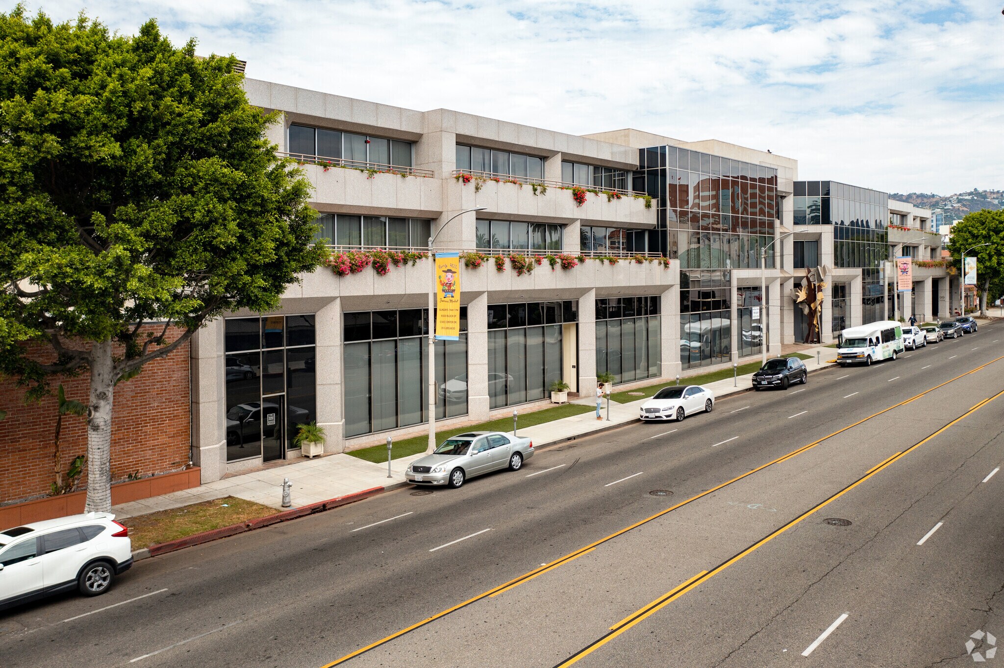 99 N La Cienega Blvd, Beverly Hills, CA à louer Photo de l’immeuble– Image 1 sur 6