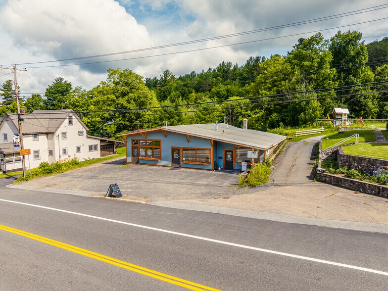 8572 Newcomb rd, Long Lake, NY à vendre - Photo principale – Image 1 sur 16