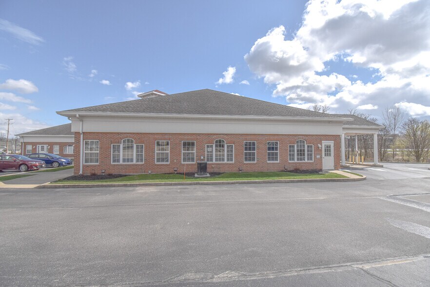 3848 Medina Rd, Medina, OH à louer - Photo de l’immeuble – Image 2 sur 7