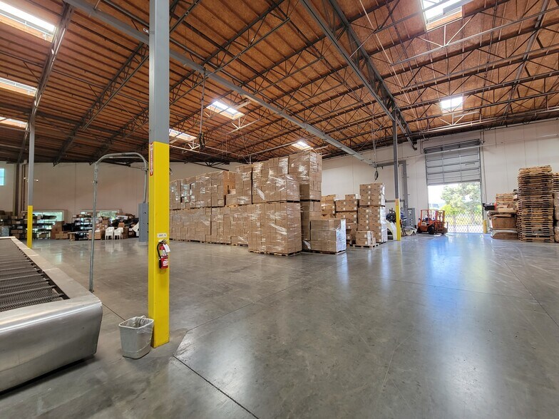 9988 Santa Fe Springs Rd, Santa Fe Springs, CA à louer - Photo intérieure – Image 2 sur 14