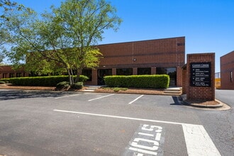 1803 Associates Ln, Charlotte, NC à louer Photo intérieure– Image 2 sur 40