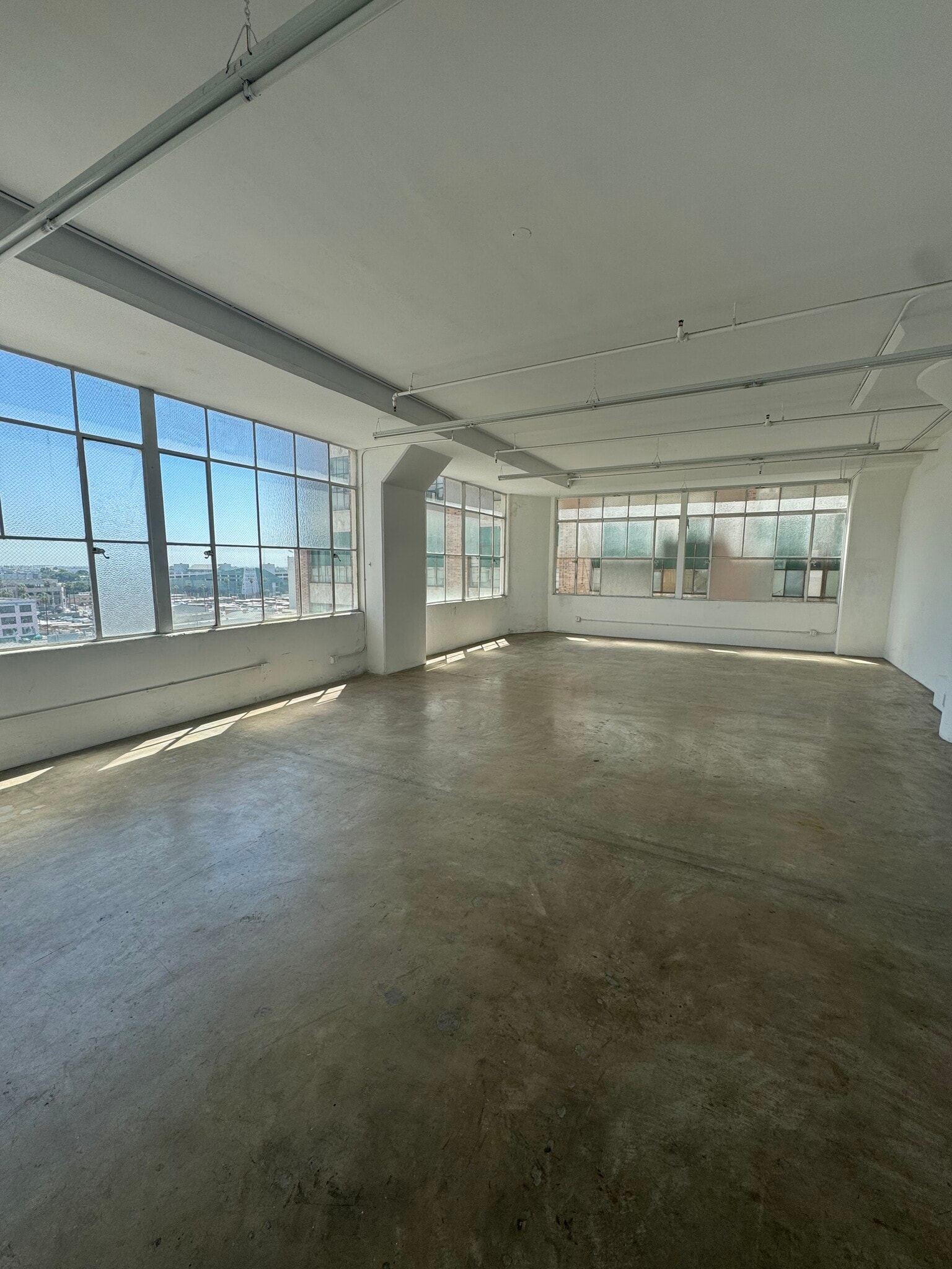 1206 S Maple Ave, Los Angeles, CA à louer Photo intérieure– Image 1 sur 5