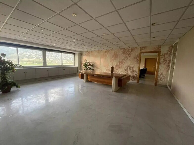 Bureau dans Mandelieu-la-Napoule à louer - Photo de l’immeuble – Image 2 sur 18