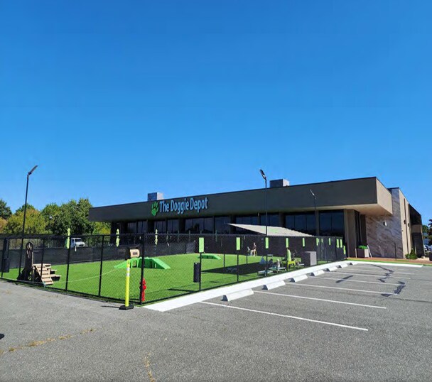 7 Hutchinson Dr, Danvers, MA à louer - Photo de l’immeuble – Image 1 sur 8