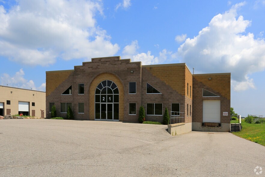 21 Hooper Rd, Barrie, ON à vendre - Photo principale – Image 1 sur 3