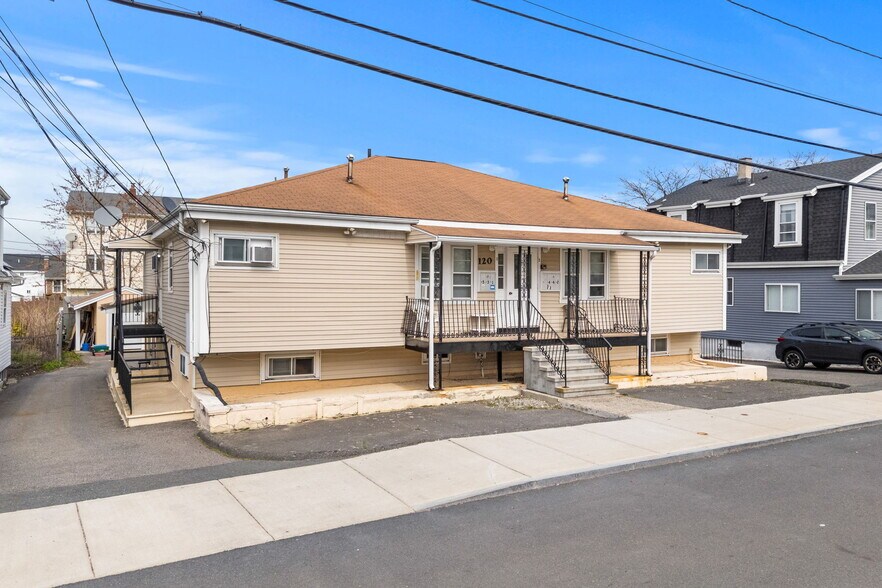 120 Dolphin Ave, Revere, MA à vendre - Photo de l’immeuble – Image 3 sur 15
