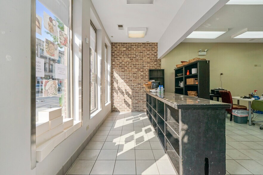 907 N Damen Ave, Chicago, IL à louer - Photo de l’immeuble – Image 3 sur 20