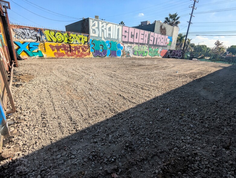 5747 Melrose Ave, Los Angeles, CA à louer - Photo de l’immeuble – Image 2 sur 7