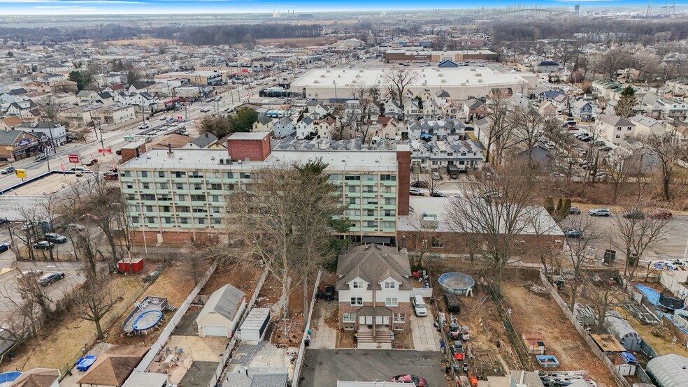 366 Union Ave, Staten Island, NY à vendre - Photo de l’immeuble – Image 3 sur 11