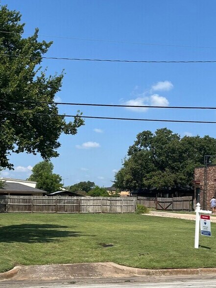212 S Warren St, Burleson, TX à vendre - Photo de l’immeuble – Image 2 sur 16