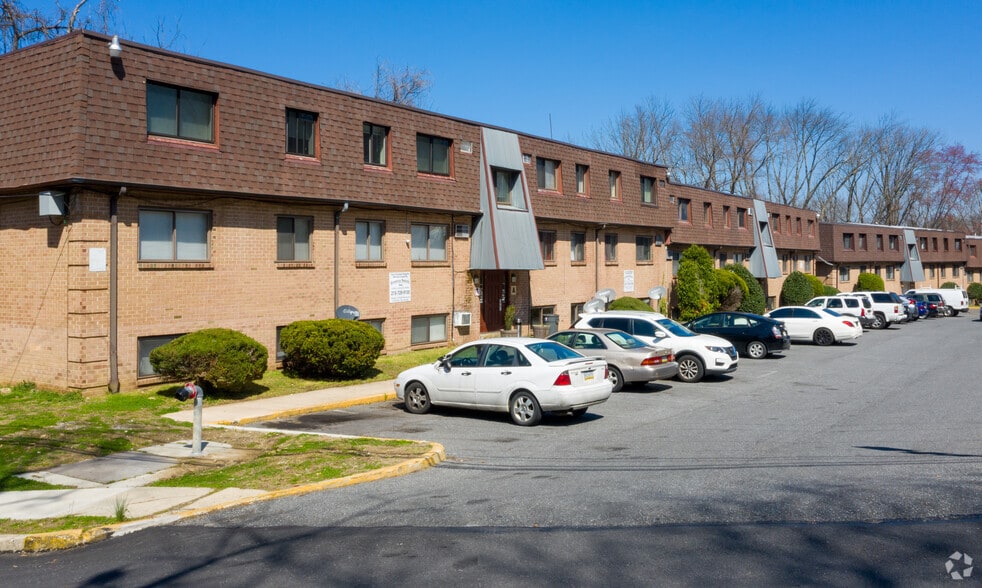 311-313 N Sycamore Ave, Clifton Heights, PA à vendre - Photo principale – Image 1 sur 19