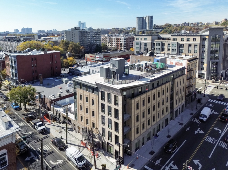 251 14th St, Hoboken, NJ à louer - Photo de l’immeuble – Image 2 sur 8