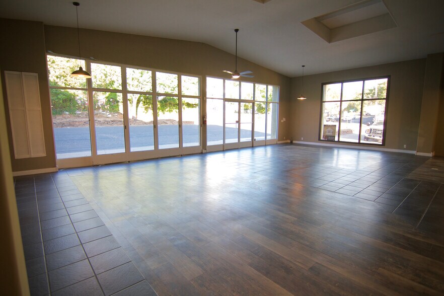 246 S Shepherd St, Sonora, CA à vendre - Hall d’entrée – Image 2 sur 25
