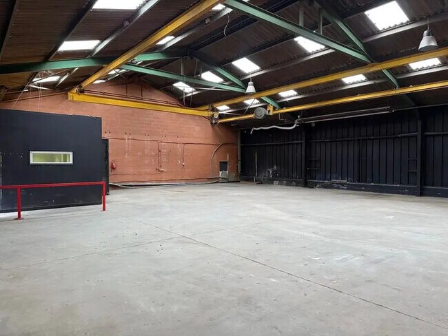 Plus de détails pour Bureau, Local d'activités à louer